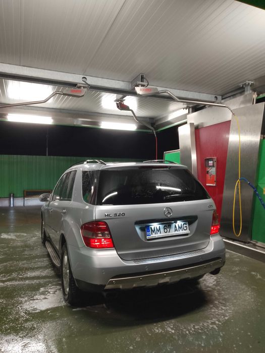 Vând Mercedes ML 320