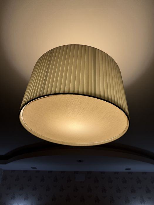 Vand set aplica tavan+ 2 aplice atasate deasupra noptierei