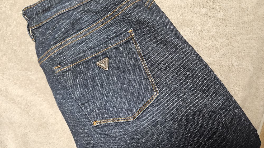 Blugi Guess marimea 27