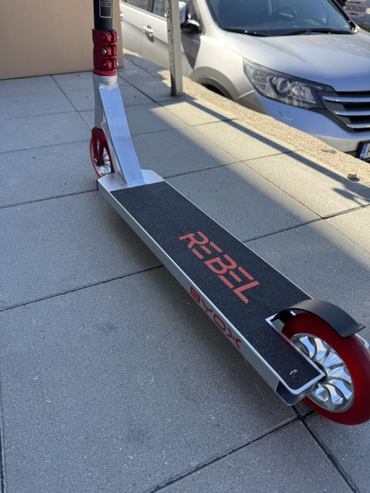 Тротинетка за трикове BYOX REBEL !НОВА + ПОДАРЪК допълнителна шкурка !