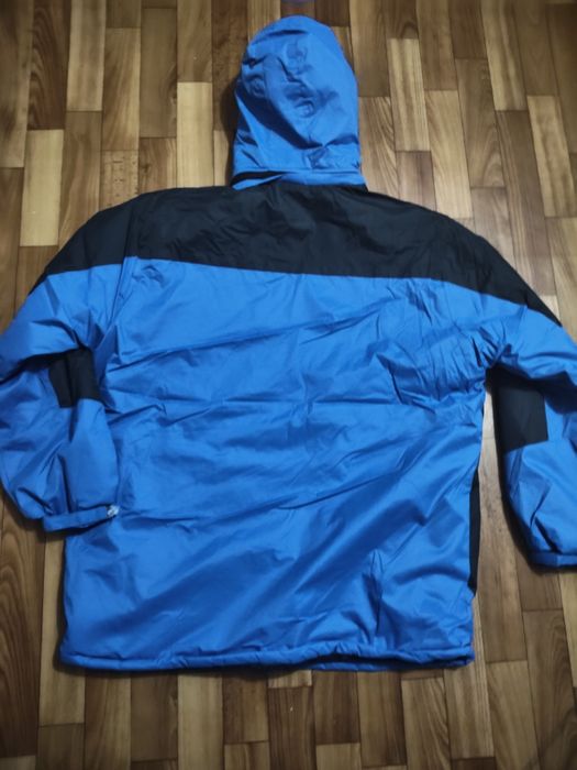 Синяя зимняя куртка
