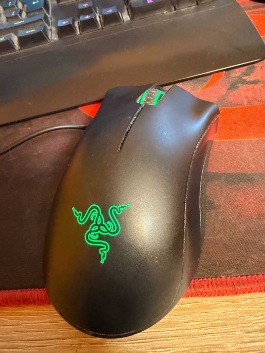 Razer DeathAdder Essential (6.400 DPI, optic).