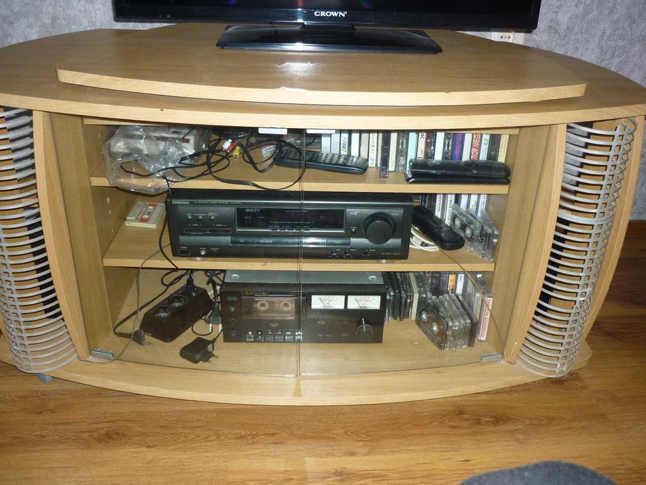 Шкаф за аудио и видео