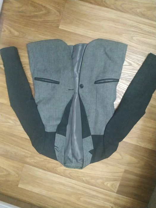 Мужские пиджаки размер S.M. в хорошем состоянии отдам за150