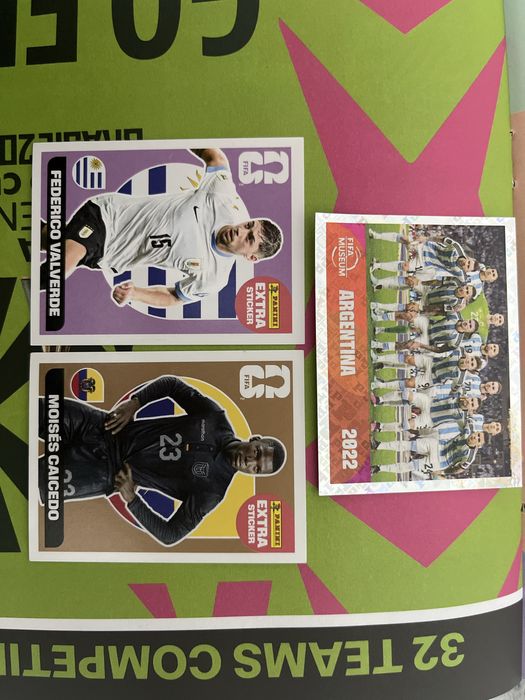 Stickere PANINI World Cup 2026: Bronze Extra Sticker Moises Caicedo + Base Extra Sticker Federico Valverde + Argentina 2022 FIFA MUSEUM