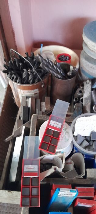 Scule pentru strung si freza