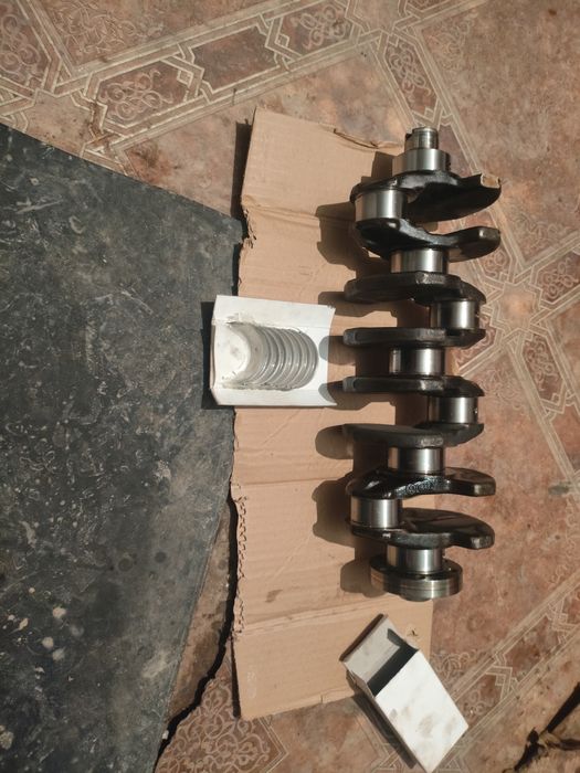 Каленвал ауди паст 1.8