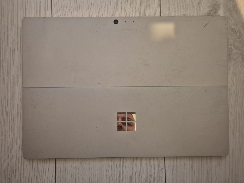 Microsoft Surface Pro model 1796 256GB capacitate display spart