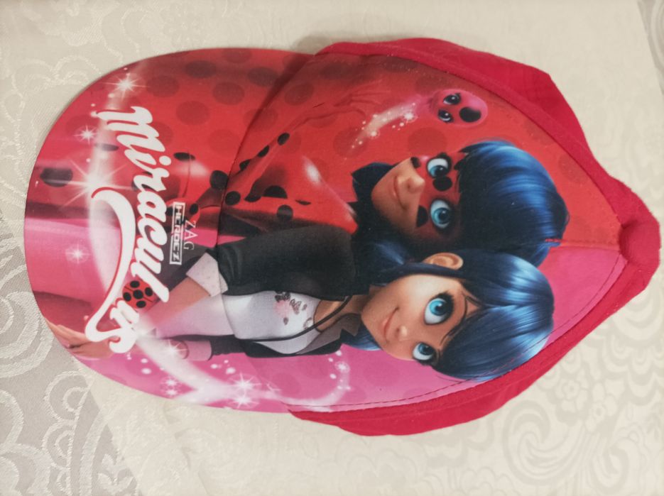 Продавам пъзел,раница,чанта за момиче с Калинката и Черния Котарак