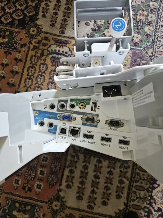 Videoproiector Epson EB-675W