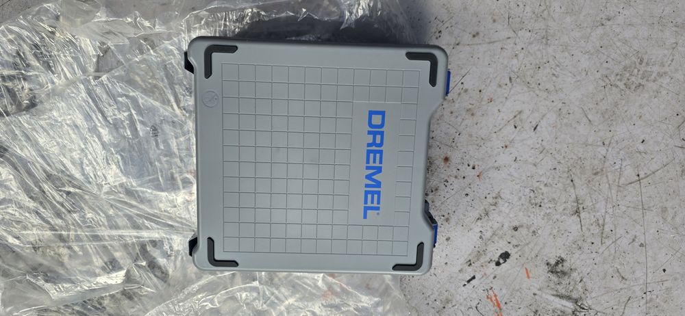 Circular Dremel nou