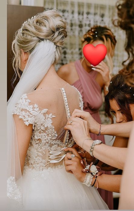 Vând rochie de mireasa + Voal lung brodat