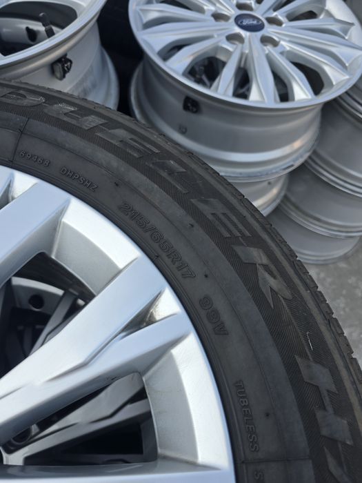 4 Броя 215/65/17 Bridgestone 2x5,5mm 2x4,8mm