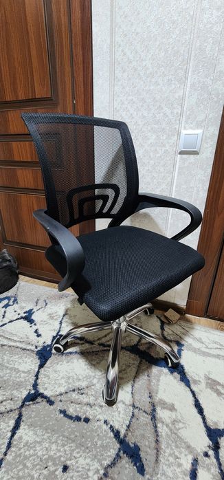 Продаётся кушетка, столик, этажерка и 2 стула