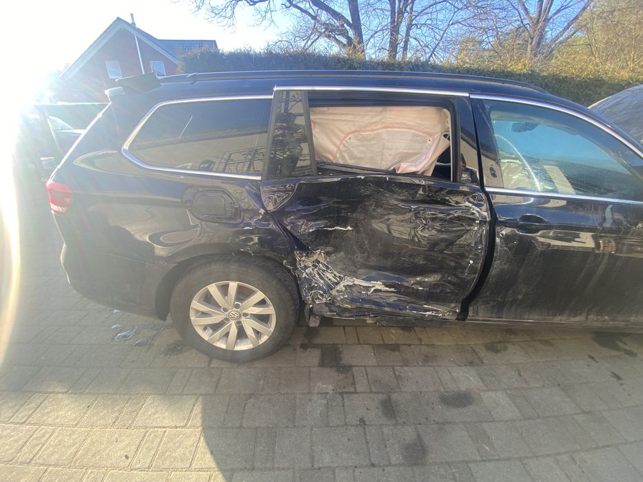 Volkswagen passat b8 1.6 TDI avariat 2016