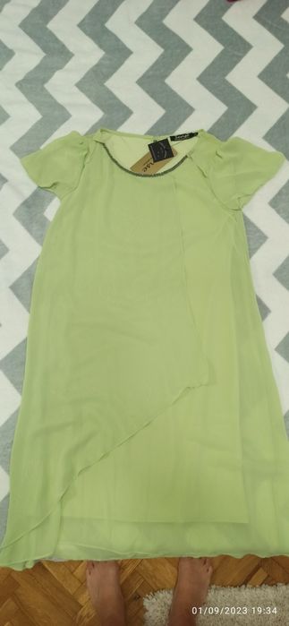 Rochie noua, cu eticheta