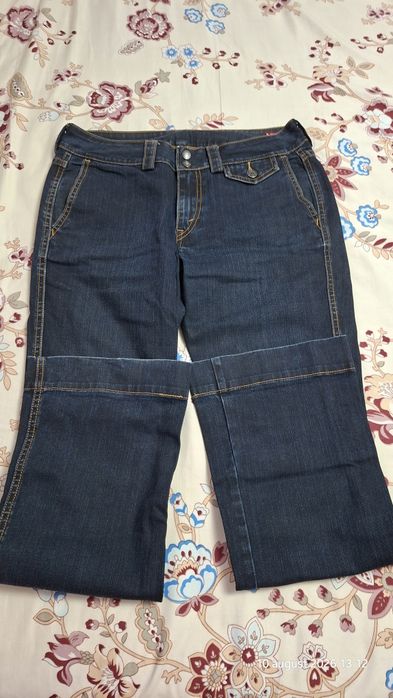 Blugi de damă  LEVI'S, Originali, Albaștri,măsura W32L30,model deosebit