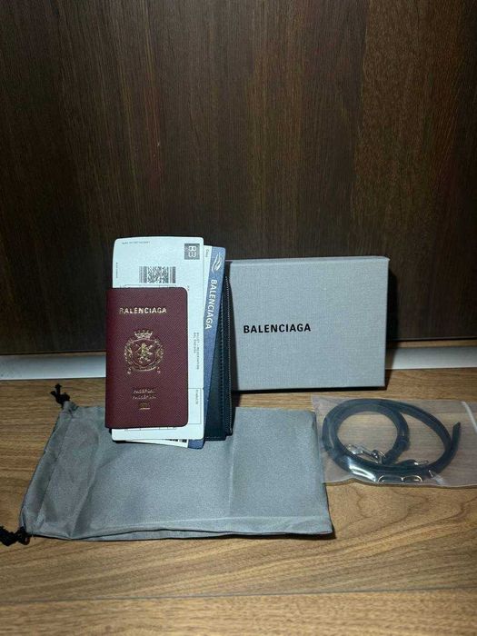 IN STOC - Portofel Balenciaga Passport Premium