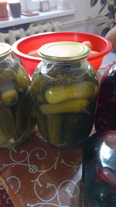 Огурцы в банках,двухлитровые