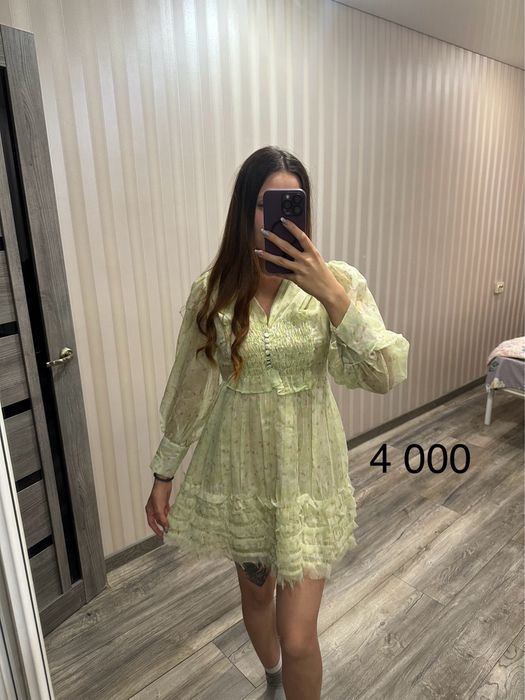 Продам платья, джинсы, кофты, шорты размер S (42)