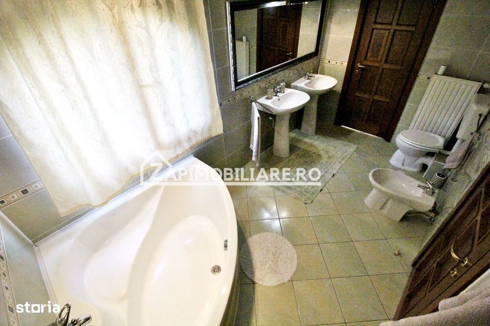 Casă 4 camere 220mp.utili 800 mp.teren cartier Orizont Livez