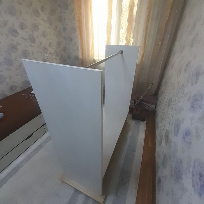 Стильная напольная вешалка с ящиком