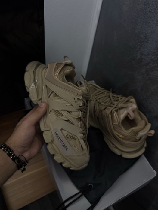 Balenciaga track Bej