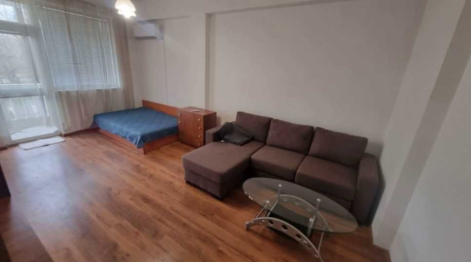 Двустаен апартамент под наем в Центъра