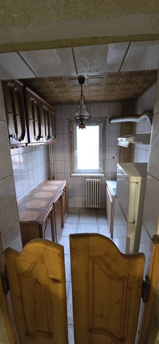 Inchiriez 3 camere bloc vechi