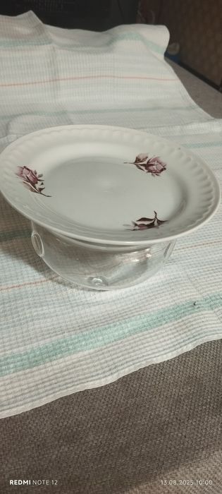 Стеклянные чайник и чашка