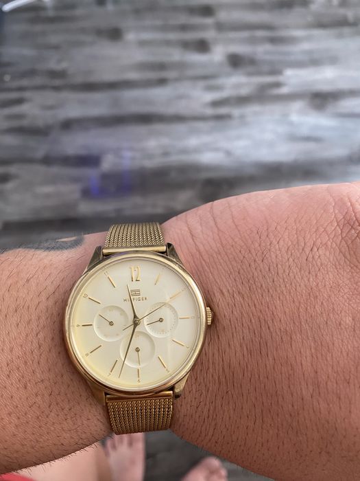 Ceas tommy hilfiger sau schimb pe telefon