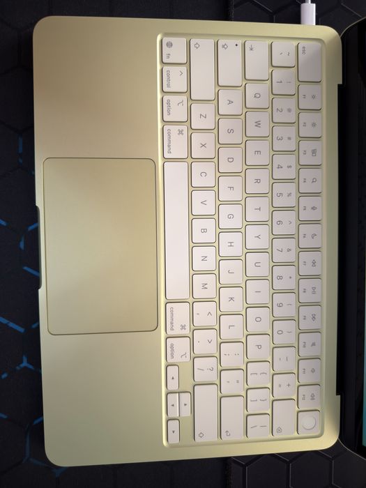 Macbook Neo Verde iStyle, in garantie