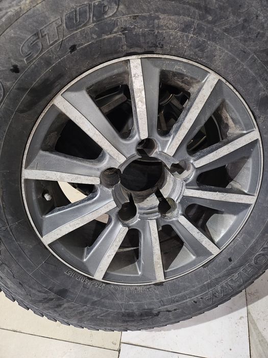 Продам б/у 275×65×17 шины с дисками