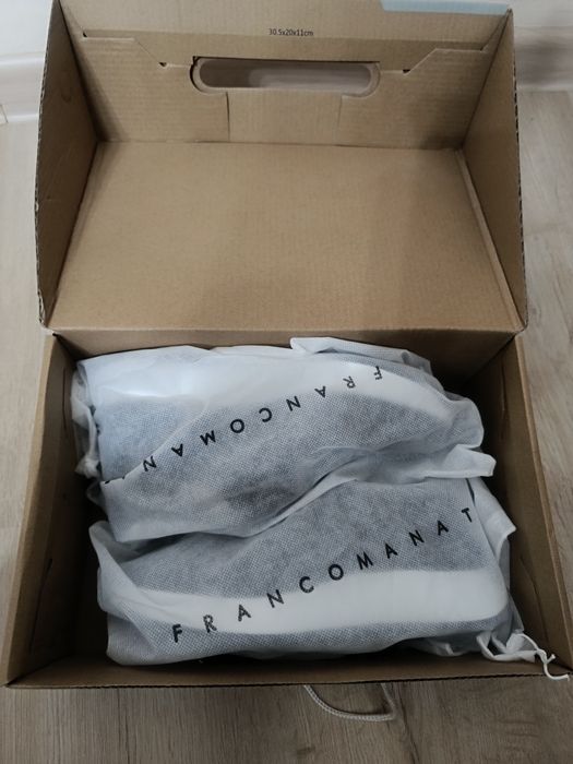 Новые кожаные кроссовки р36