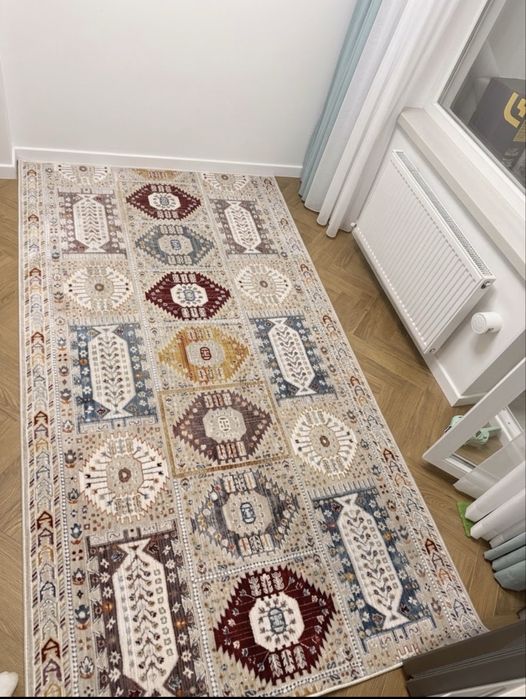 Продам красивый ковер с восточным узором (1.5 м × 2.7 м)