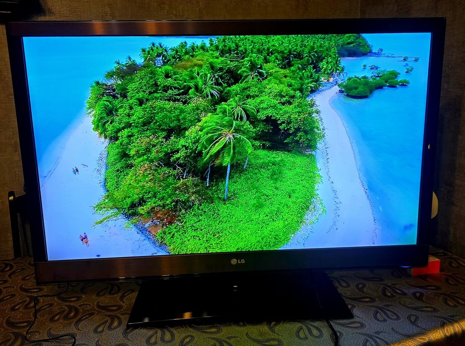 Телевизор LG 107 см. Smart, + смарт Андроид приставка вместе.