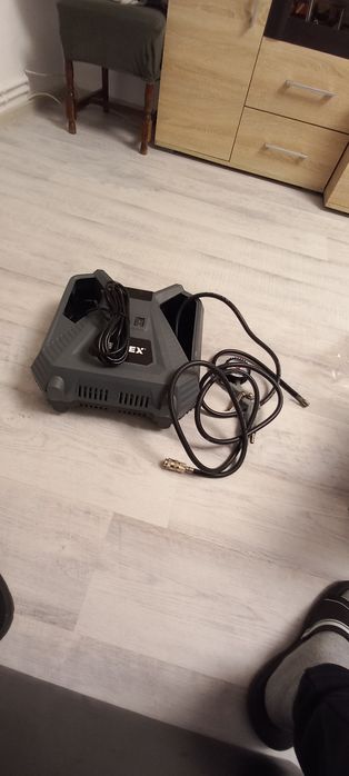 Vând pompa electrica  220 v