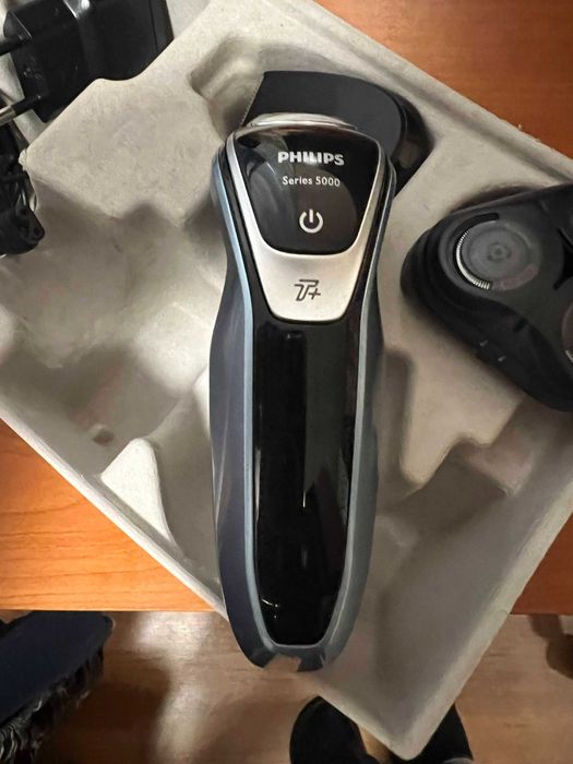 Philips самобръсначка + тример серия S5530 . Мокро и сухо бръснене TOP