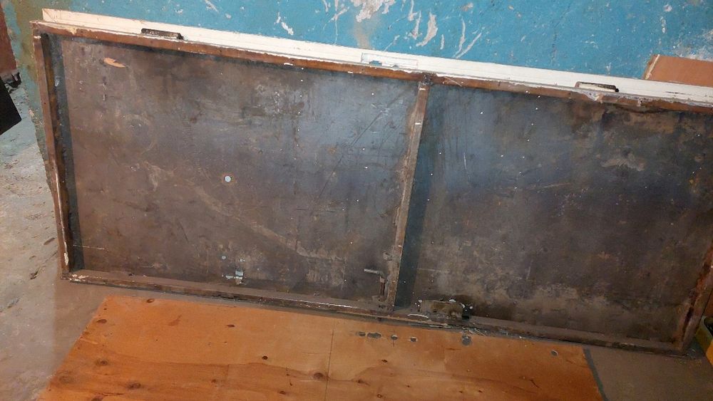 Продаётся железный двери и деревянные выходные