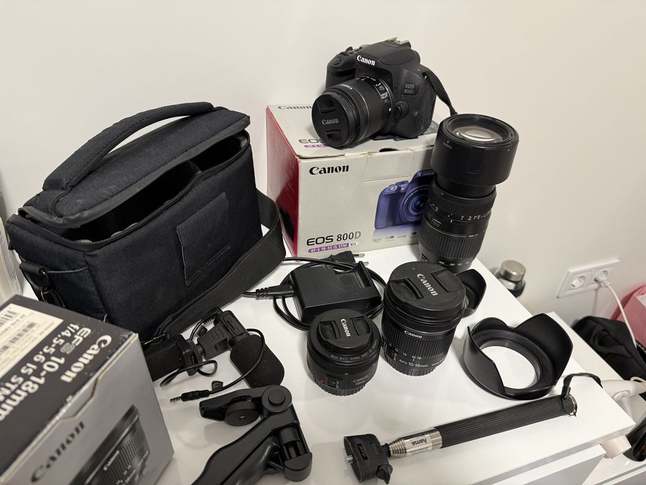 Комплект - Canon 800D, обективи, статив и аксесоари