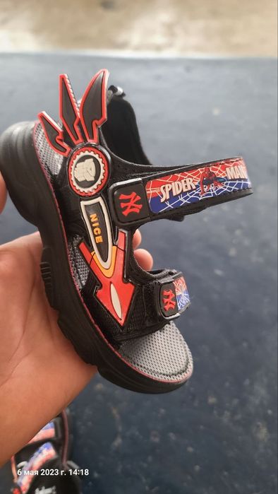 Босоножки детские новые