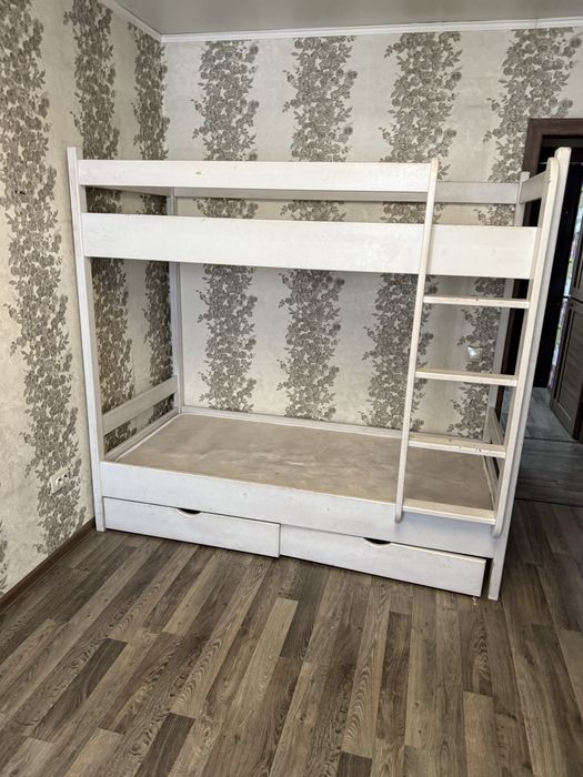 Продам кровать двухярусную