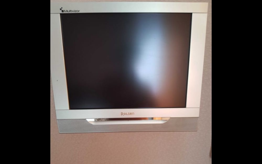 Продам телевизор на кронштейне с DVD.