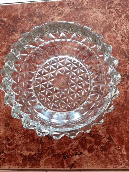 Стъклена салатиера