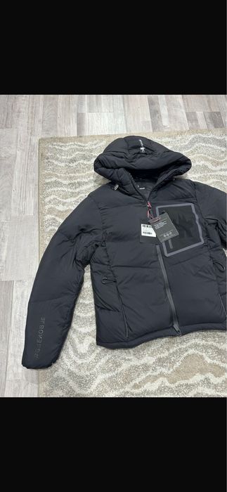 Geaca Moncler Grenoble fabricata in Romania 2025