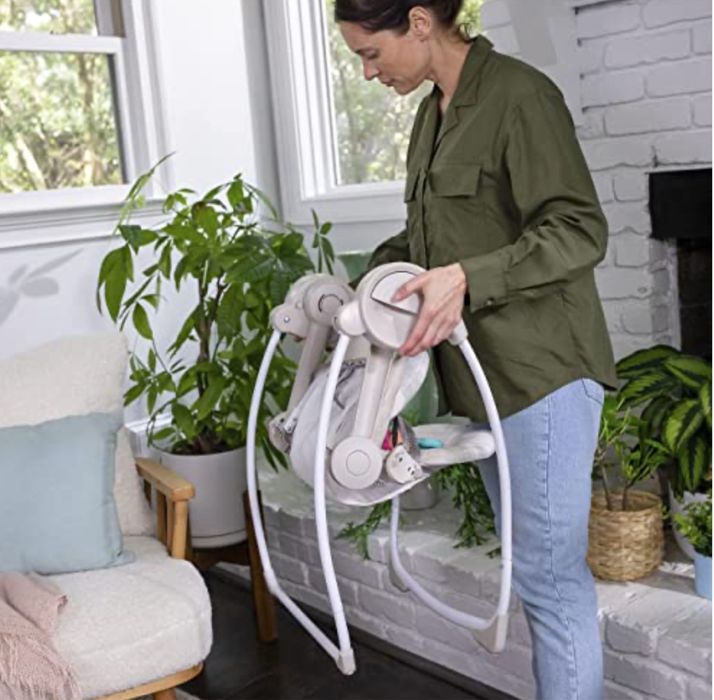 Leagan Ingenuity Cozy Kingdom ,6 viteze,12 melodii,ham in 5 puncte