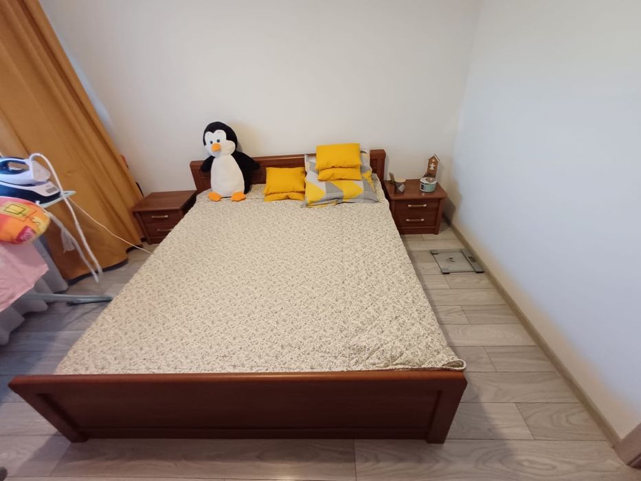 Se vinde Urgent Pat matrimonial Noptiere ,Comoda, Saltea