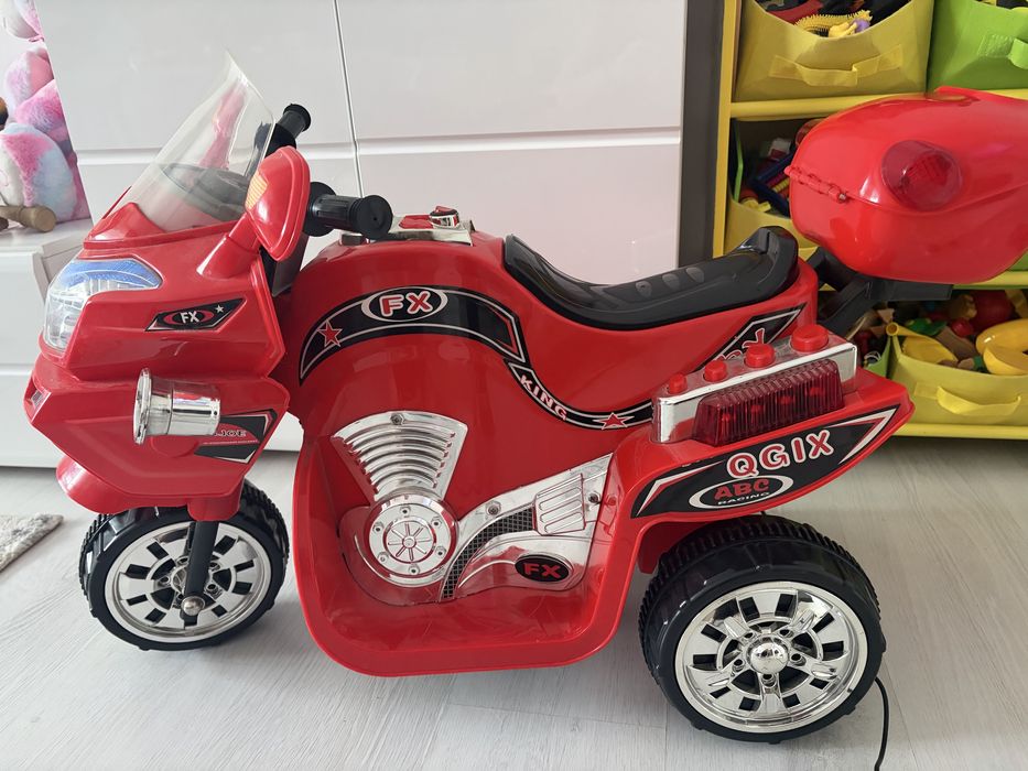 Masinuta  electrica copii