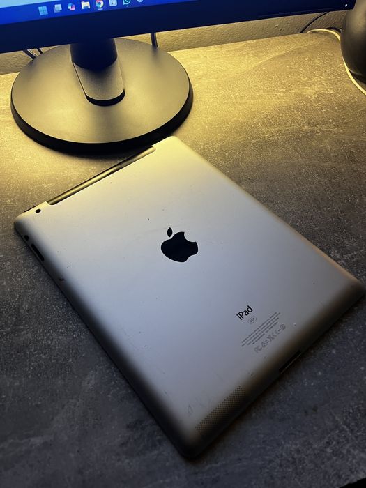 iPad 2 Apple 9.7” – funcțional – stare bună