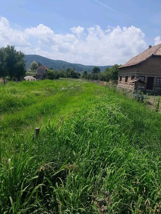 Teren de vânzare în comuna Băiculesti, strada principala
